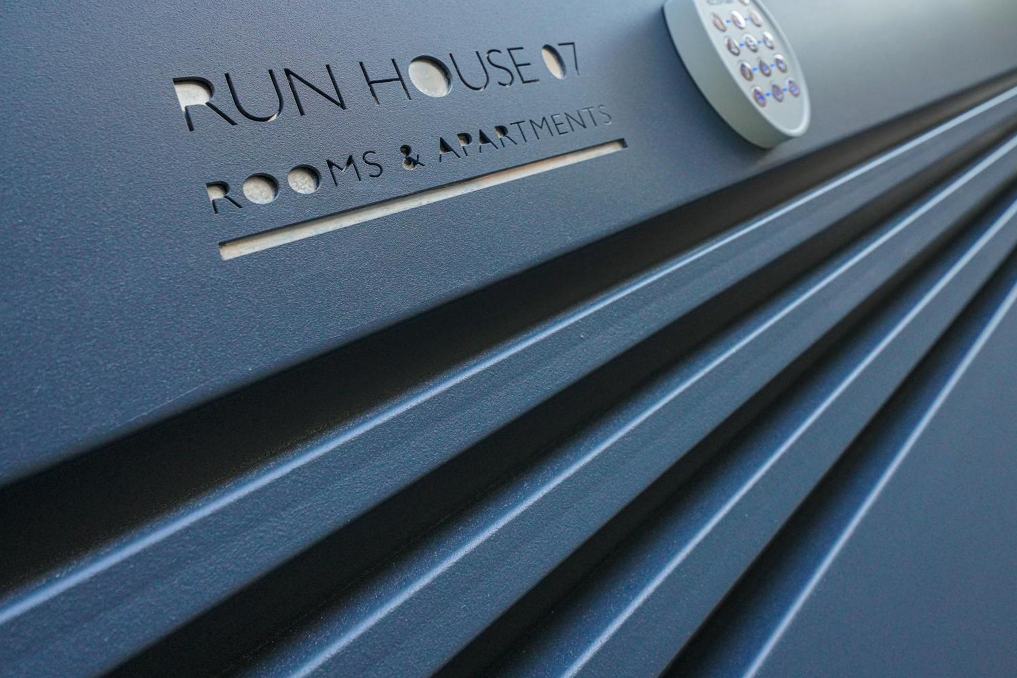 Run House 07 Rooms & Apartments Cassano delle Murge Exterior foto